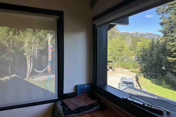 Casa ubicada en Barrio Las Balsas, en zona residencial de buen entorno constructivo